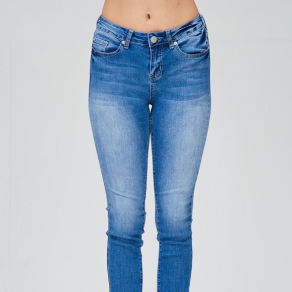 Fringe Frayed Cropped Jeans - Picture 4 of 5